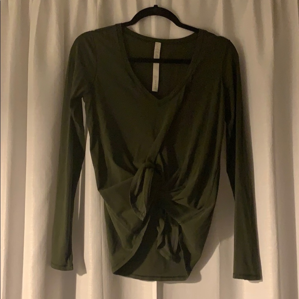 LULULEMON 🍋 tie army green longsleeve! Size 6!